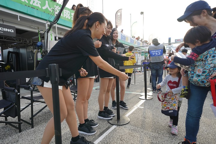 GTキッズウォーク: レースクイーン