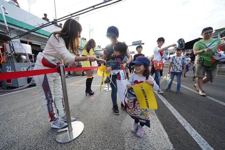 GTキッズウォーク: レースクイーン