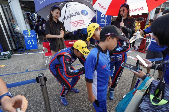 GTキッズウォーク: 井口卓人と山内英輝（R&D SPORT）