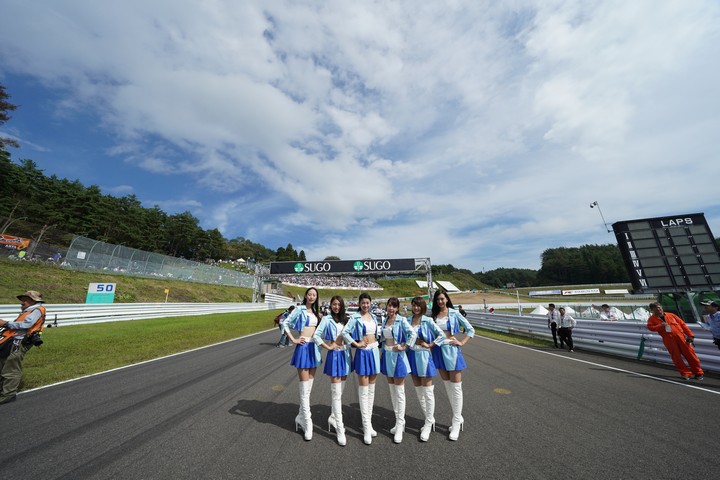 スタート進行: レースクイーン