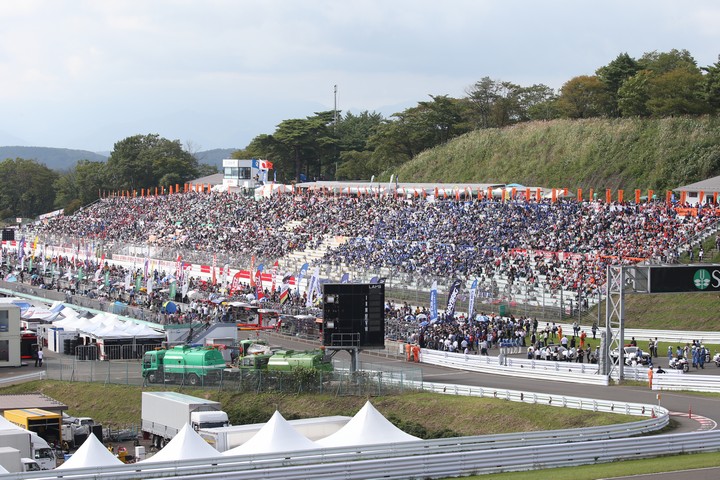 スタート進行: 満員のスタンド