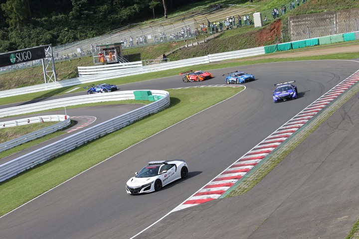 決勝レース: ローリングラップ開始