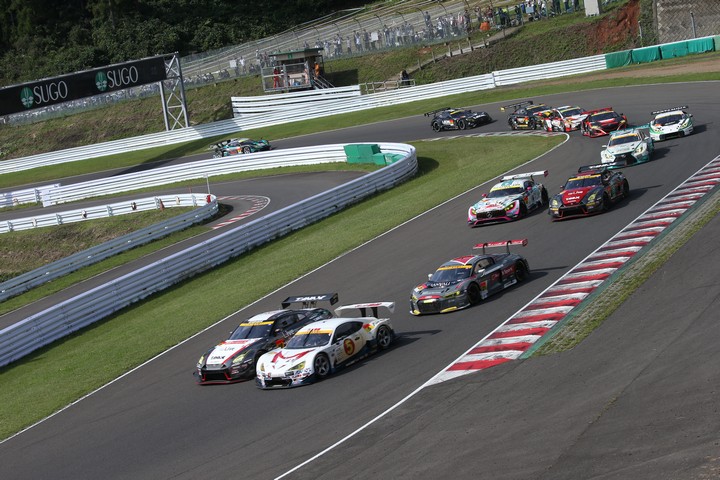 決勝レース: GT300クラスのスタートシーン