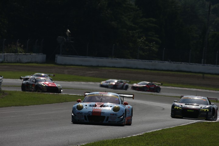 決勝レース: 石川京侍（GULF NAC PORSCHE 911）