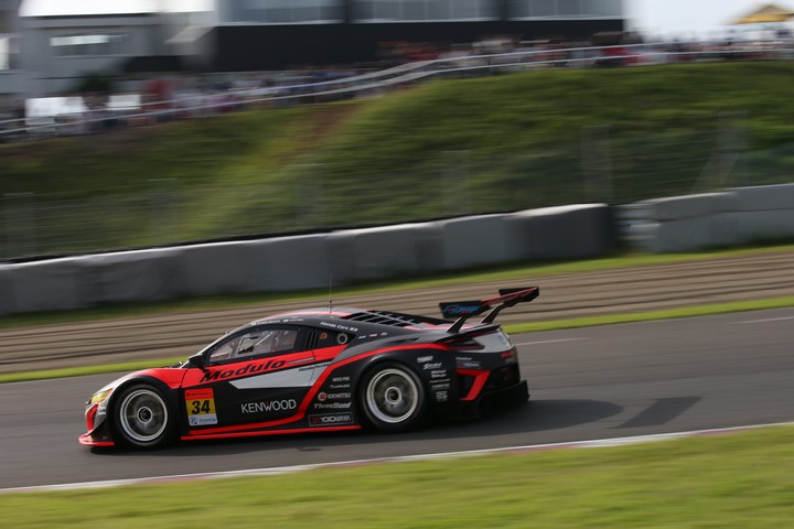 決勝レース: 道上龍／大津弘樹組（Modulo KENWOOD NSX GT3）