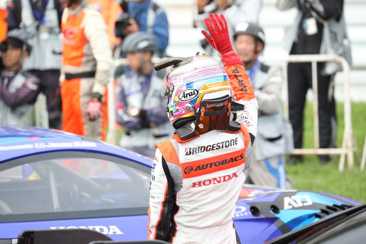 決勝レース: GT500クラスで2位に入った伊沢拓也（AUTOBACS RACING TEAM AGURI）