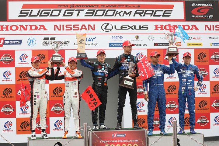 表彰式: トップ3チームが登壇