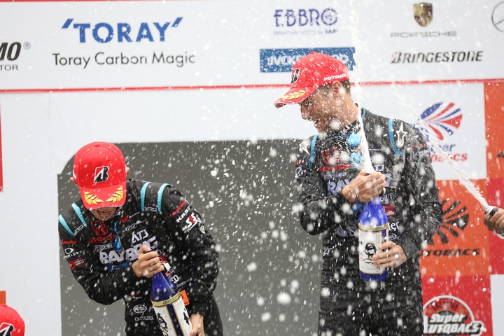 表彰式: GT500クラスのシャンパンファイト