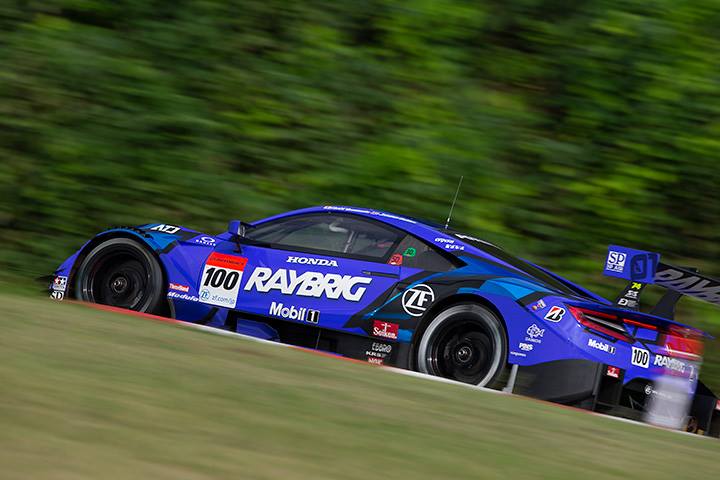 GT500クラスポールポジションの山本尚貴／ジェンソン・バトン組（RAYBRIG NSX-GT）