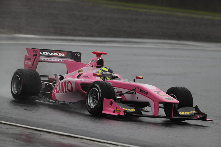 フリー走行2回目: 3位はトム・ディルマン（UOMO SUNOCO SF14）