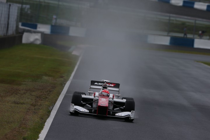 フリー走行1回目: 松下信治（DOCOMO DANDELION M6Y SF14）