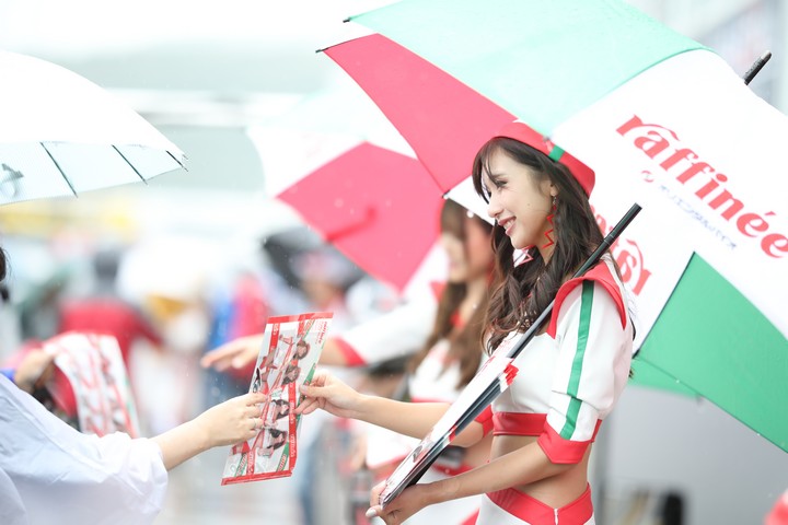 ピットウォーク: レースクイーン