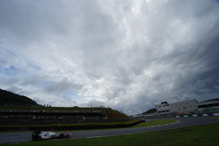 公式予選: 関口雄飛（ITOCHU ENEX TEAM IMPUL SF14）