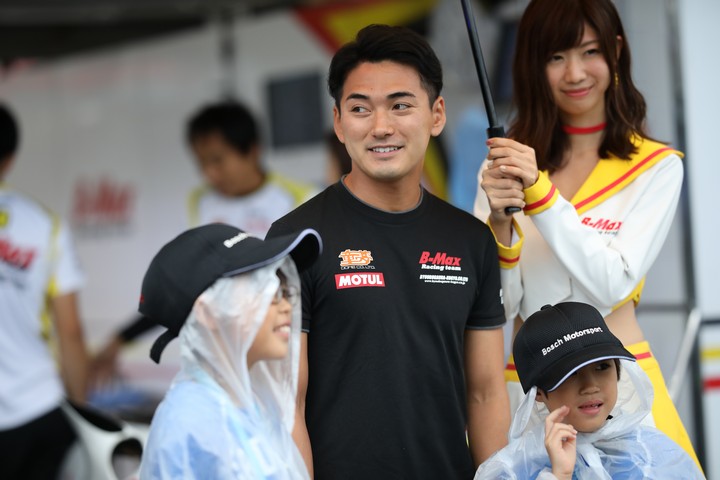 キッズピットウォーク: 千代勝正（B-MAX Racing Team）