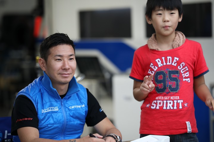 キッズピットウォーク: 小林可夢偉（carrozzeria Team KCMG）