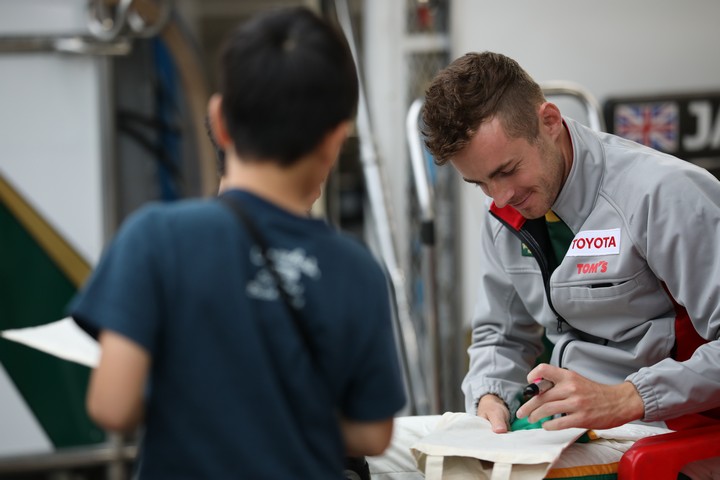 キッズピットウォーク: ジェームス・ロシター（VANTELIN TEAM TOM’S）