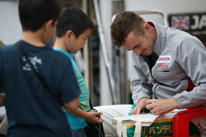 キッズピットウォーク: ジェームス・ロシター（VANTELIN TEAM TOM’S）