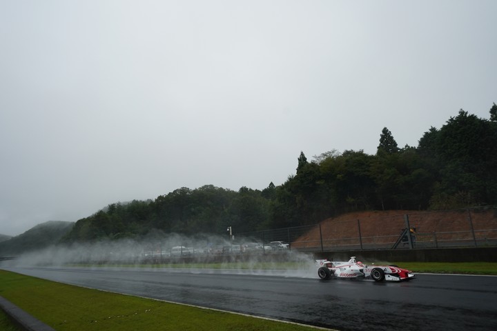 フリー走行2回目: 松下信治（DOCOMO DANDELION M6Y SF14）