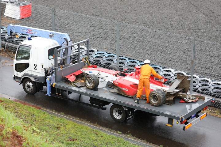 フリー走行2回目: クラッシュした塚越広大のREAL SF14