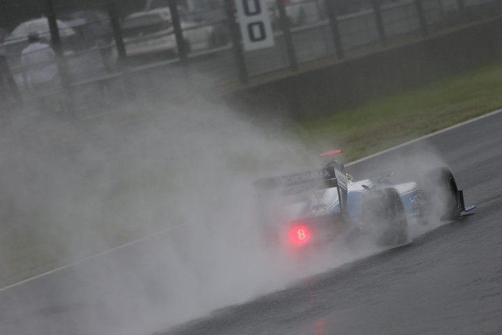 フリー走行2回目: 小林可夢偉（KCMG Elyse SF14）