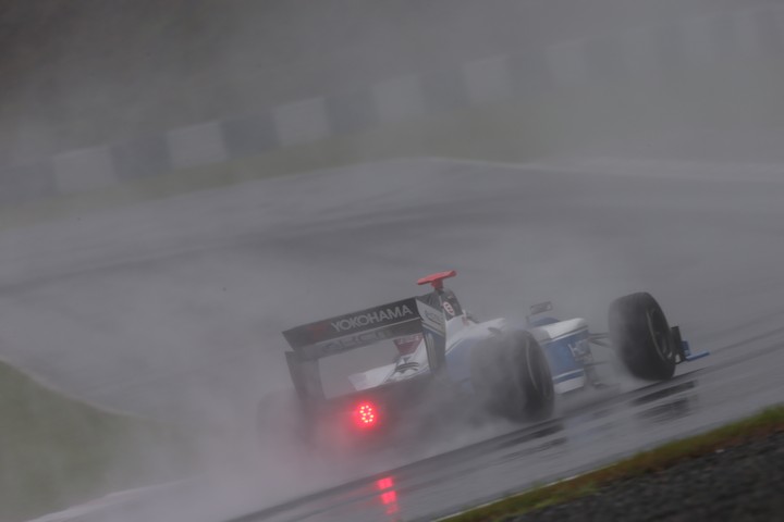 フリー走行2回目: 小林可夢偉（KCMG Elyse SF14）