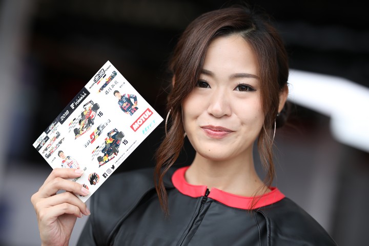 ピットウォーク: レースクイーン