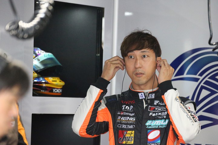 スタート進行: 石浦宏明（P.MU/CERUMO · INGING）