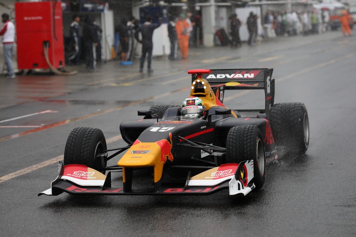 スタート進行: 福住仁嶺（TEAM MUGEN SF14）