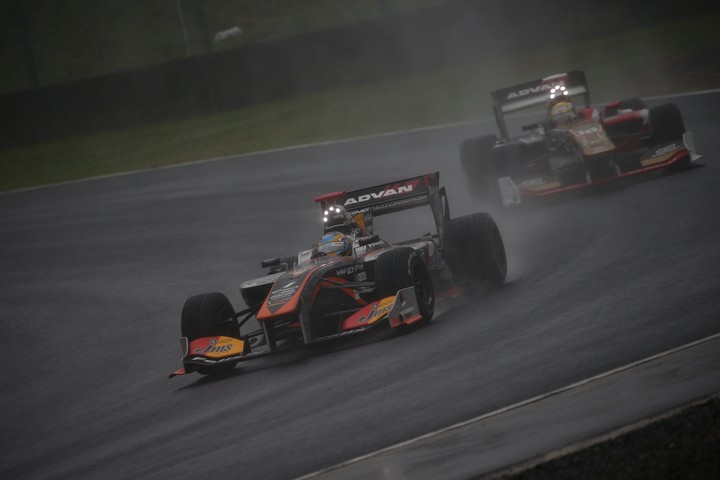 決勝レース: 石浦宏明（JMS P.MU/CERUMO・INGING SF14）