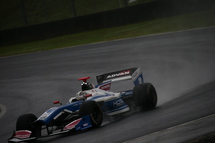 決勝レース: 小林可夢偉（KCMG Elyse SF14）
