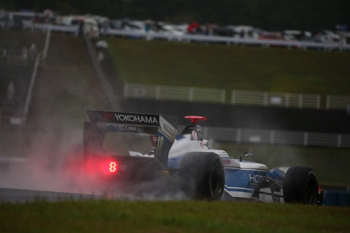 決勝レース: 小林可夢偉（KCMG Elyse SF14）