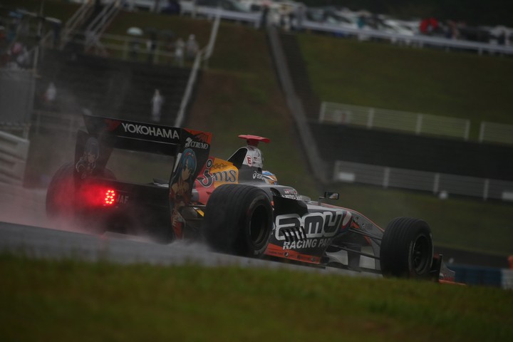 決勝レース: 石浦宏明（JMS P.MU/CERUMO・INGING SF14）