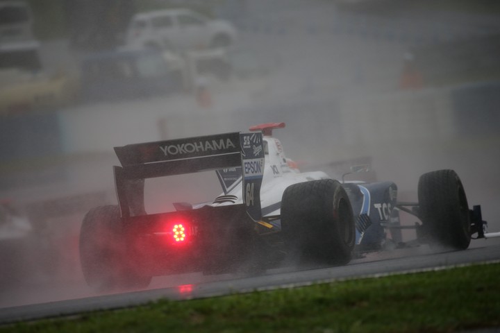 決勝レース: ナレイン・カーティケヤン（TCS NAKAJIMA RACING SF14）