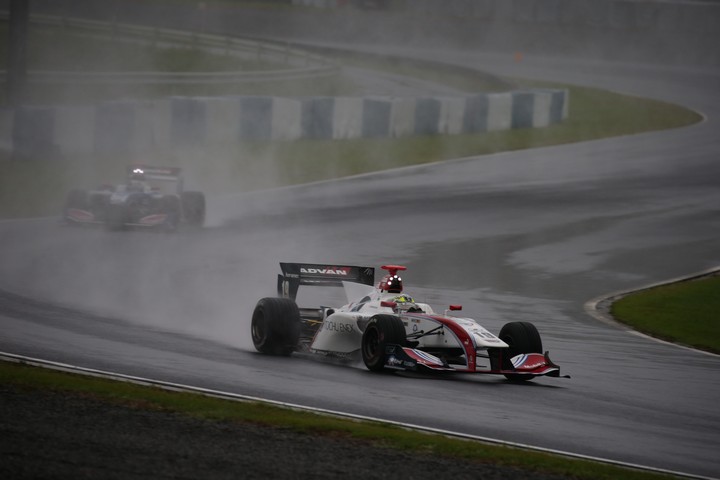 決勝レース: 関口雄飛（ITOCHU ENEX TEAM IMPUL SF14）