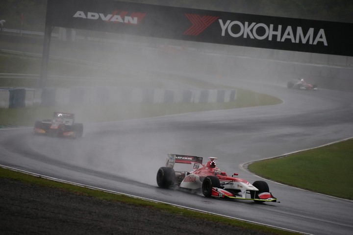 決勝レース: 山下健太（ORIENTALBIO KONDO SF14）