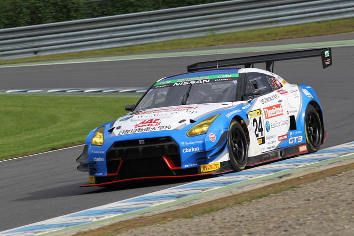 総合＆ST-Xクラスポールポジションの内田優大／藤井誠暢／平峰一貴組（スリーボンド日産自動車大学校GT-R）