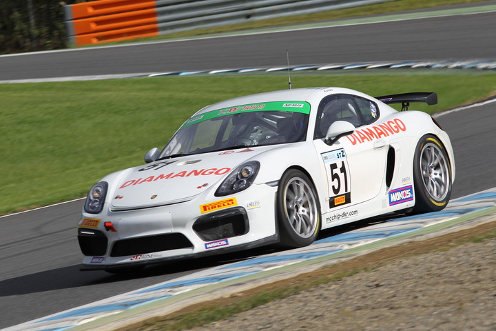 ST-Zクラスポールポジションの石原将光／坂本祐也 ／池田大祐組（DIAMANGO Cayman）