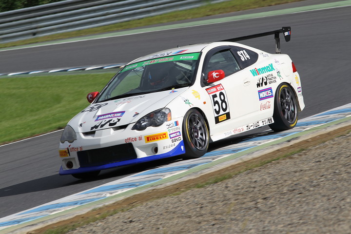 ST-4クラスポールポジションの小林康一／塩谷烈州／伊藤裕士組（ウィンマックステインワコーズDC5☆KRP）