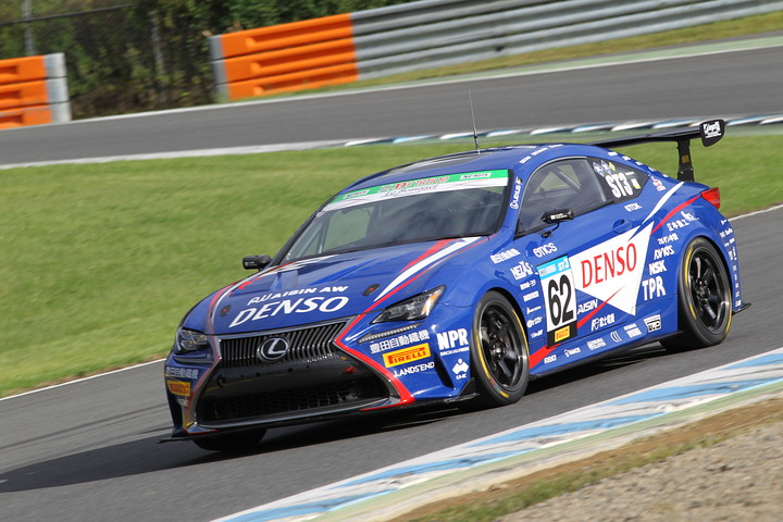 ST-3クラスポールポジションの嵯峨宏紀／山下健太／宮田莉朋組（DENSO Le Beausset RC350）