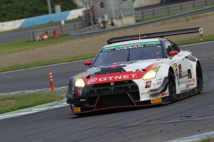 ST-Xクラスで3位に入りクラスチャンピオンを決めた浜野彰彦／星野一樹／藤波清斗／サン・チェン組（Y's distraction GTNET GT-R）