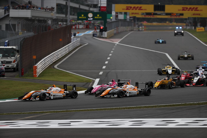 21周の決勝レースがスタートした