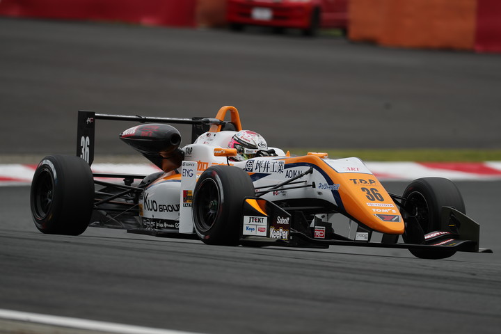 第18,19戦ともポールポジションの坪井翔（カローラ中京Kuo TOM'S F317）