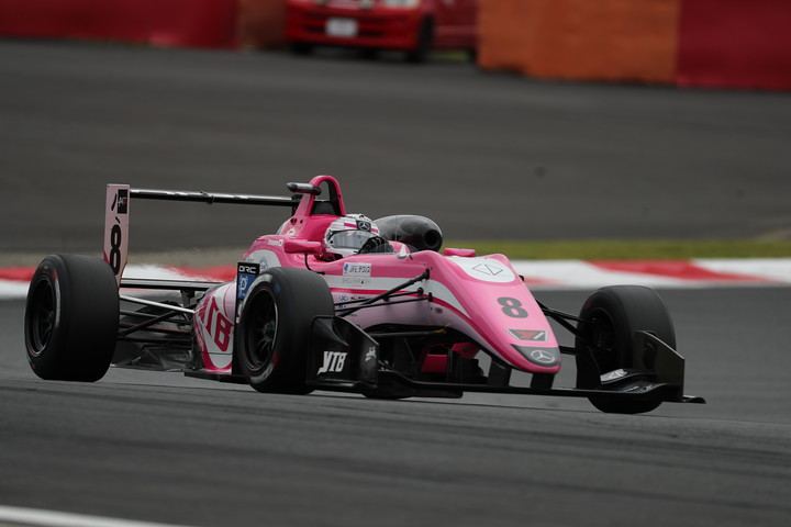 第18戦予選3位、第19戦予選4位の片山義章（YTB F318）