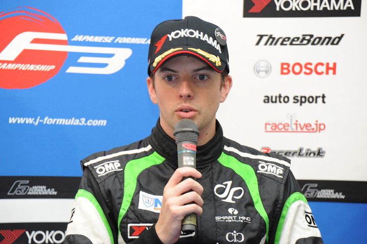 決勝記者会見: Nクラス優勝のジェイク・パーソンズ（NODA RACING）