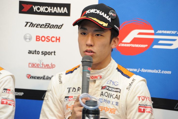 決勝記者会見:  優勝した坪井翔（カローラ中京Kuo TEAM TOM'S）