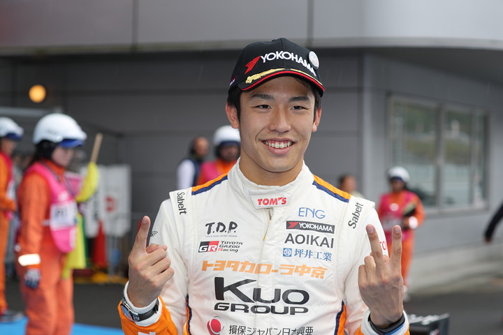 優勝した坪井翔（カローラ中京Kuo TEAM TOM'S）