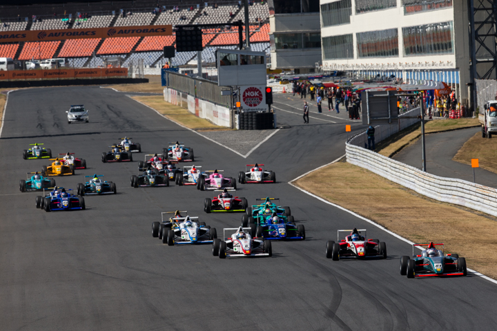 13周の決勝がスタートした