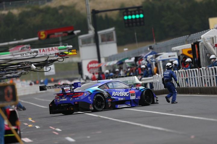 公式練習: 山本尚貴／ジェンソン・バトン組（RAYBRIG NSX-GT）