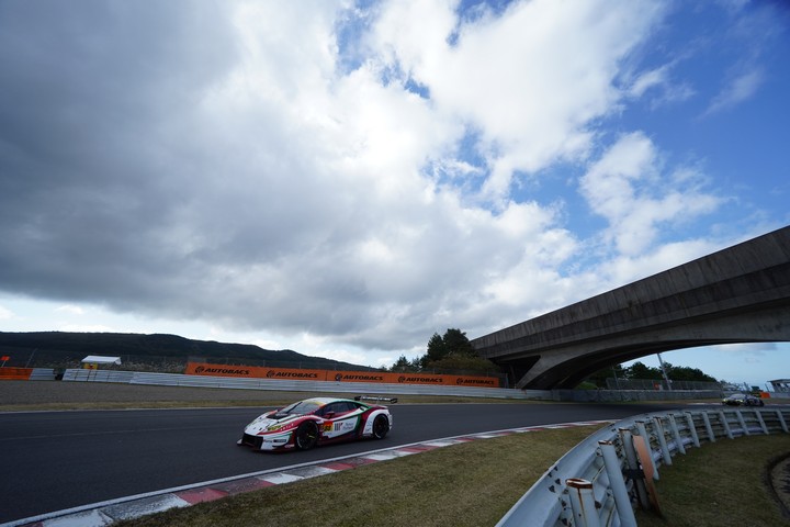 公式練習: 平峰一貴／マルコ・マペッリ組（マネパ ランボルギーニ GT3）