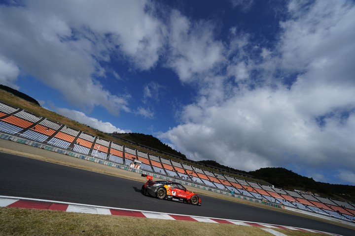 公式練習: 野尻智紀／伊沢拓也組（ARTA NSX-GT）